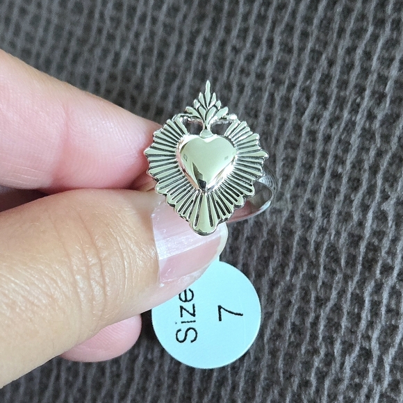 Unknown Jewelry - Sterling Silver🤍 El Sagrado Corazon (The Sacred Heart) Ring💍 - NWT
